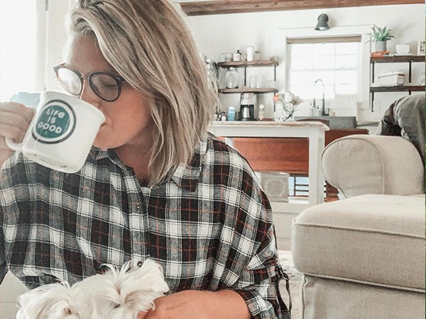 wellness-niablog woman drinking coffee