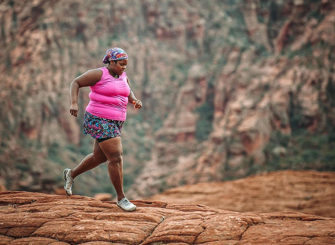 20190423_Mirna-4 Mirna running on rocks