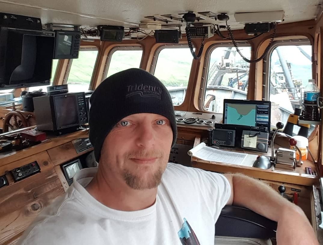 40533948_2255109668052798_8062641388350603264_n-e1536788853305 Rahn in the captains chair of a boat