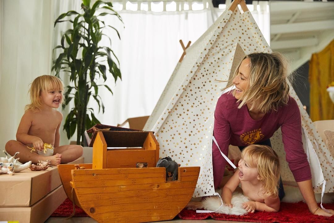 laylaygibsontwins mom playing with her young children